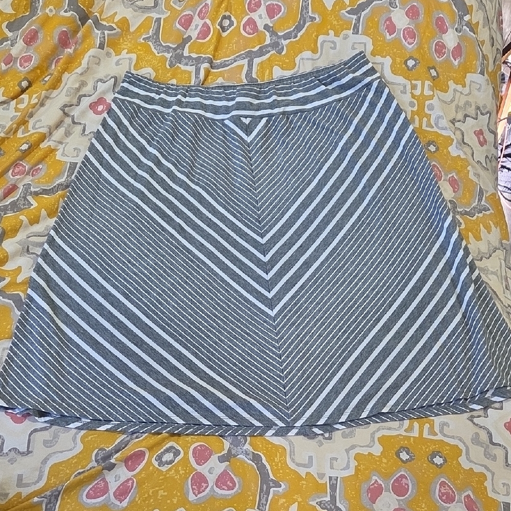 Ava & Viv Striped A-Line Skirt in Gray and White